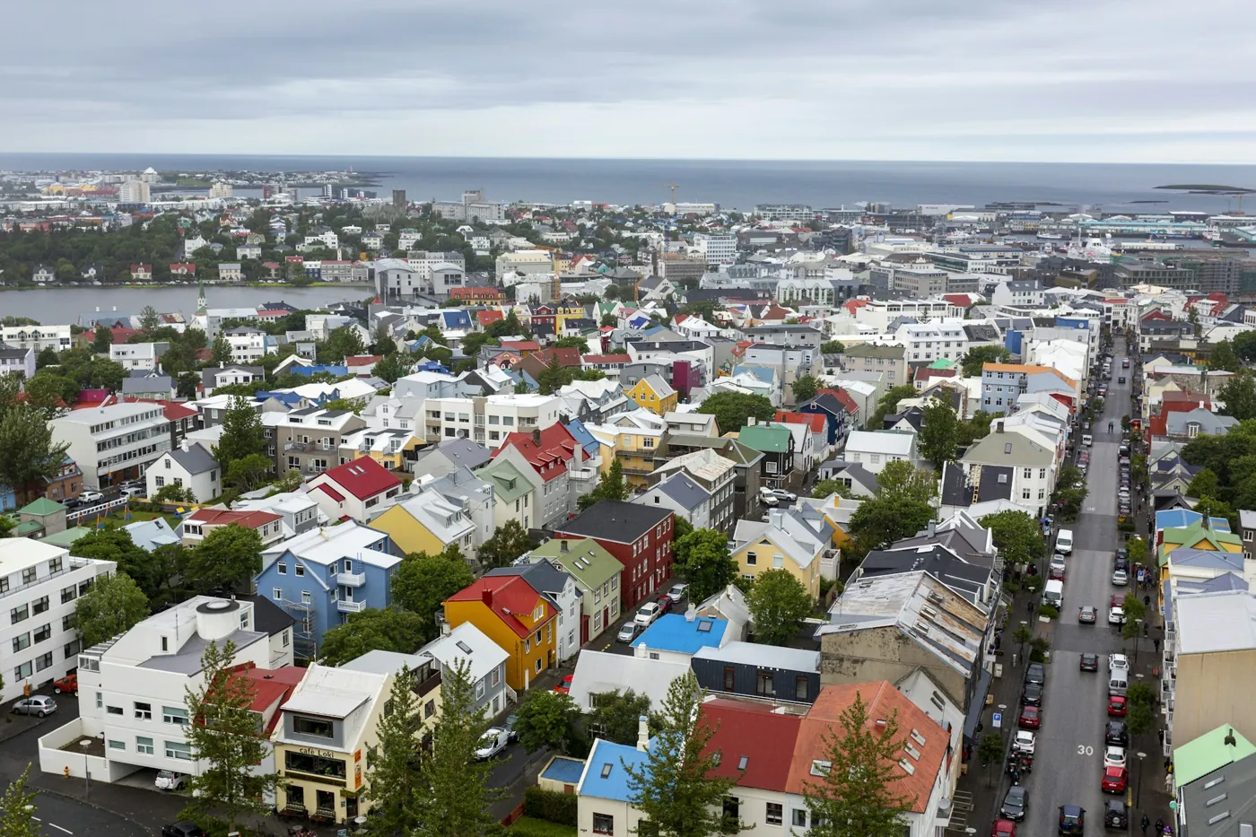 Bunte Dächer in der Innenstadt von Reykjavík